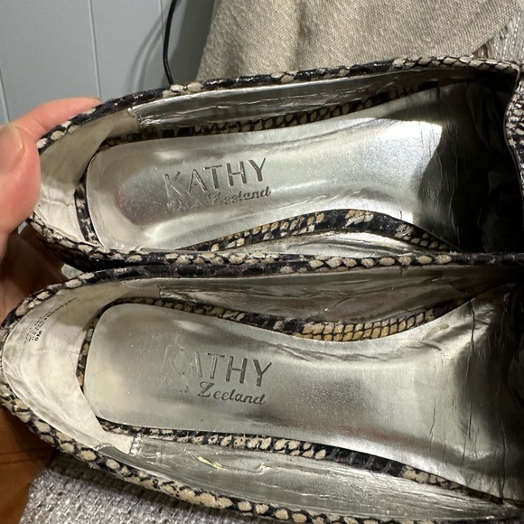 🛍️ KATHY Van Zeeland  animal print slip on - Picture 7 of 9